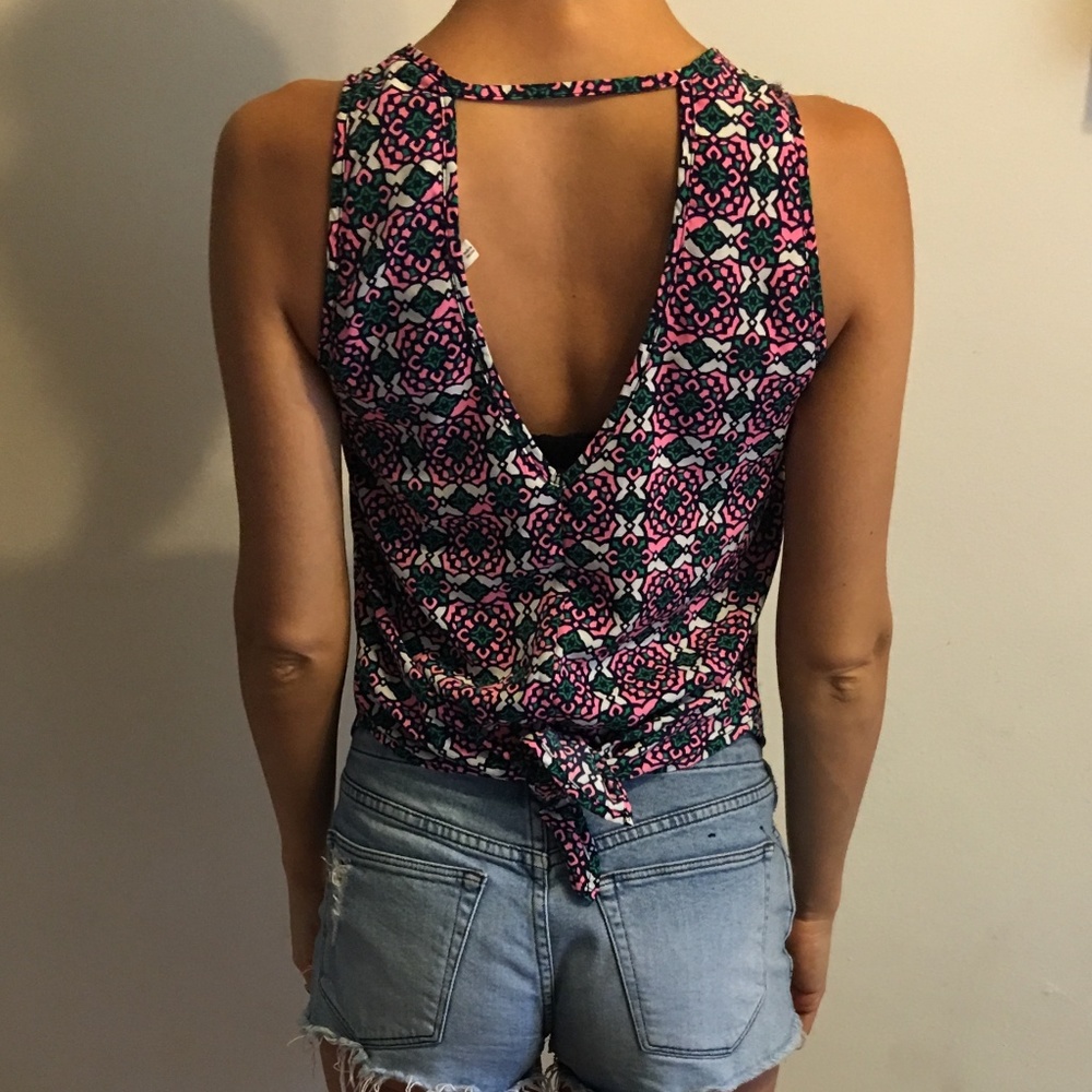 LUSH Top - Picture 2 of 2
